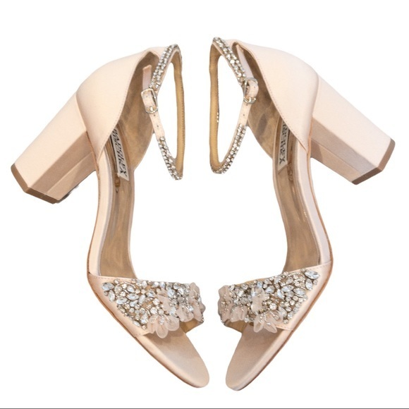 Badgley Mischka Collection Finesse Ankle Strap Sandal in Seashell Satin Size 7.5 - Picture 11 of 13